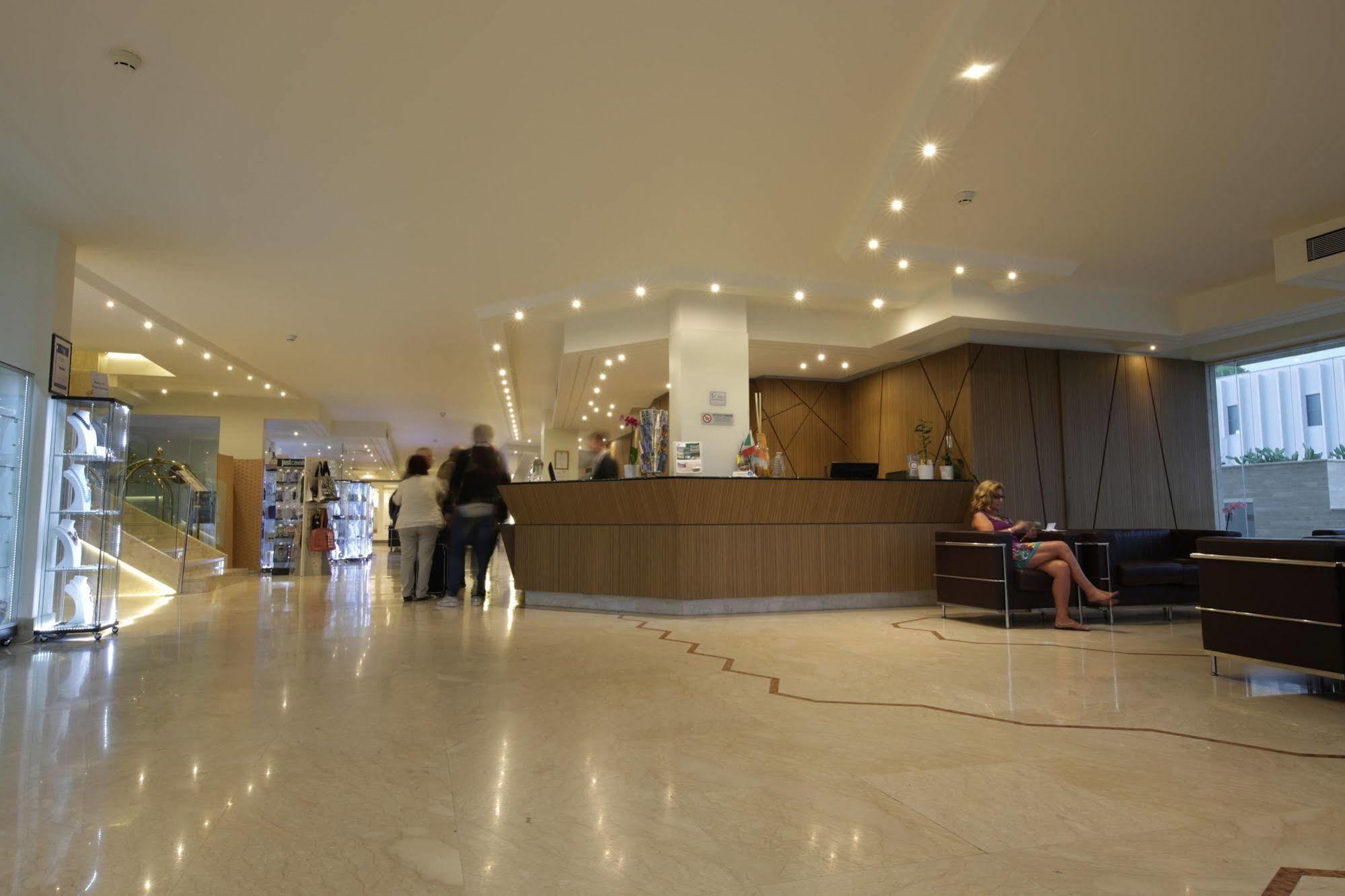 กาตาเนีย อินเตอร์เนชั่นแนลแอร์พอร์ต โฮเทล Hotel คาตาเนีย ภายนอก รูปภาพ